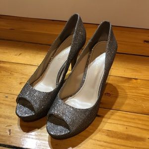 Enzo Angiolini silver glitter peep toe pumps 7.5